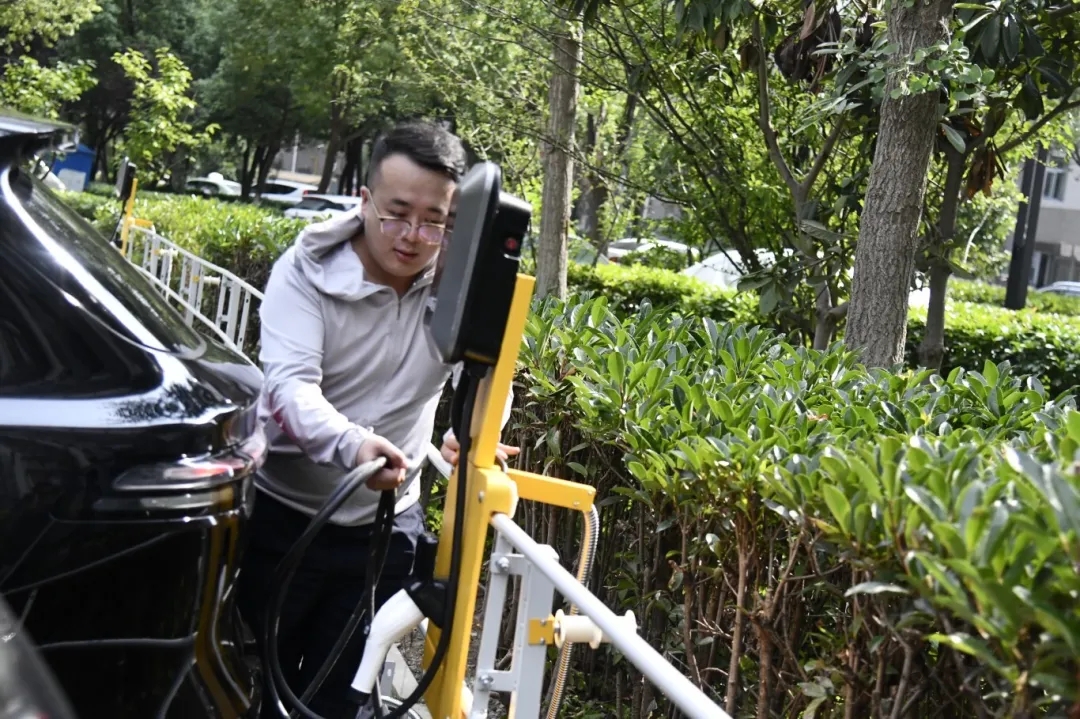 333体育app能够“跑”的新能源汽车充电桩在合肥一小区上线